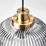 O lampă suspendată modernă care prezintă un abajur de sticlă gri texturat, cu un suport metalic elegant de culoare aurie.