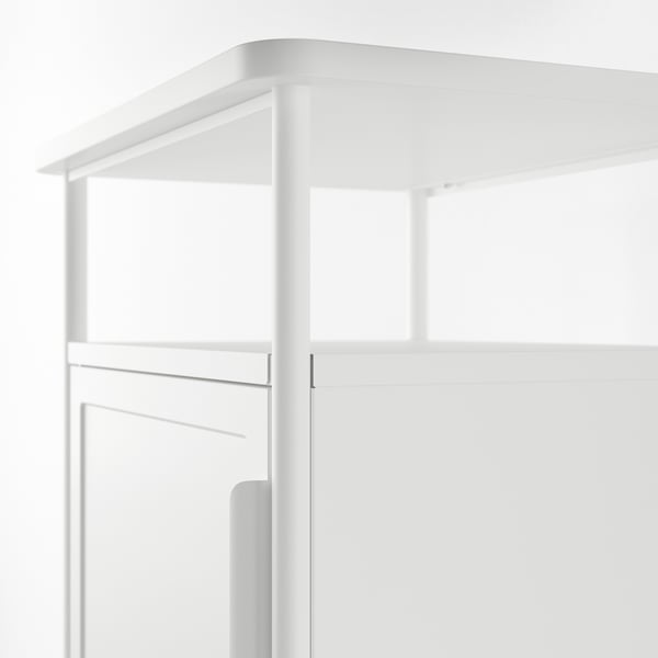 Cadru de pat modern alb cu design metalic elegant și robust. Tăblia și piciorul înalt, potrivite pentru depozitare.