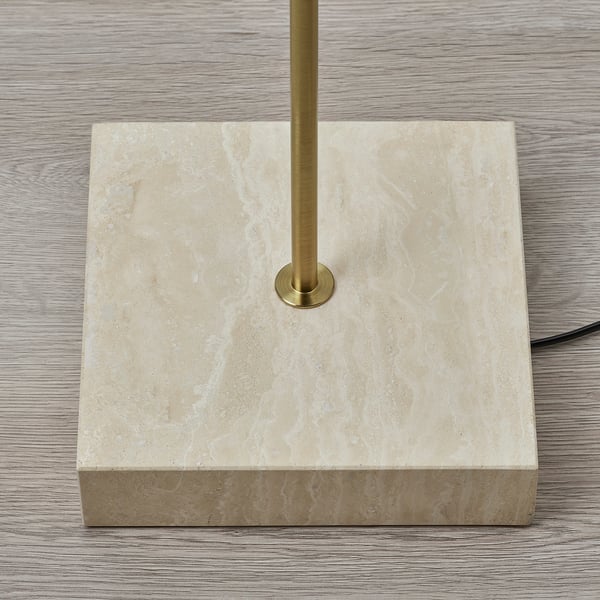 Baza unei lămpi de înaltă calitate din travertin natural cu un suport de culoare alamă, reflectând măiestria elegantă.