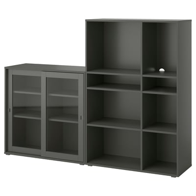 Depozitare gri VIHALS: dulap cu uși de sticlă și rafturi deschise.
