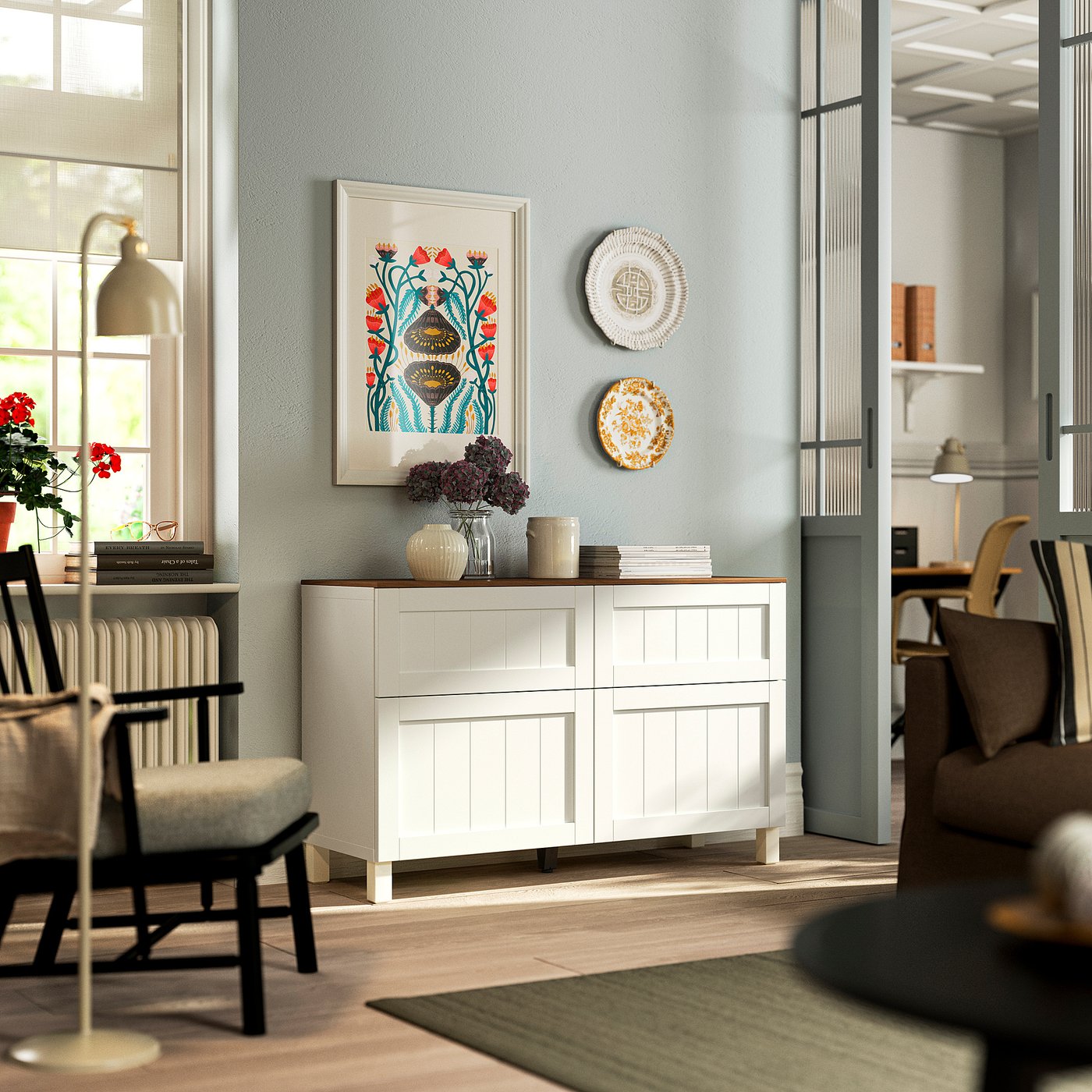 BESTÅ Komb.odlaganje s vratima/fiokama, bela/Pipmakare bela, 120x42x75 cm