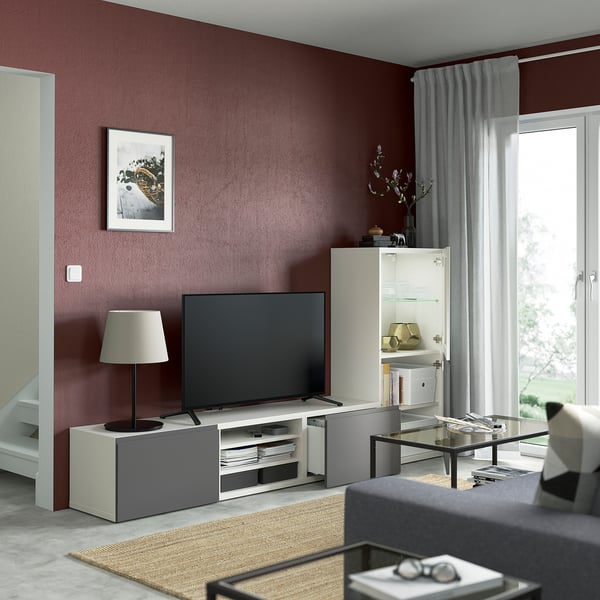 BESTÅ TV komb. za odlaganje/stakl.vrata, bela Sindvik/Västerviken tamnosiva, 240x42x129 cm