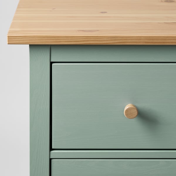 HEMNES Komoda s 3 fioke, sivozelena/svetlosmeđe bajcovano, 108x96 cm