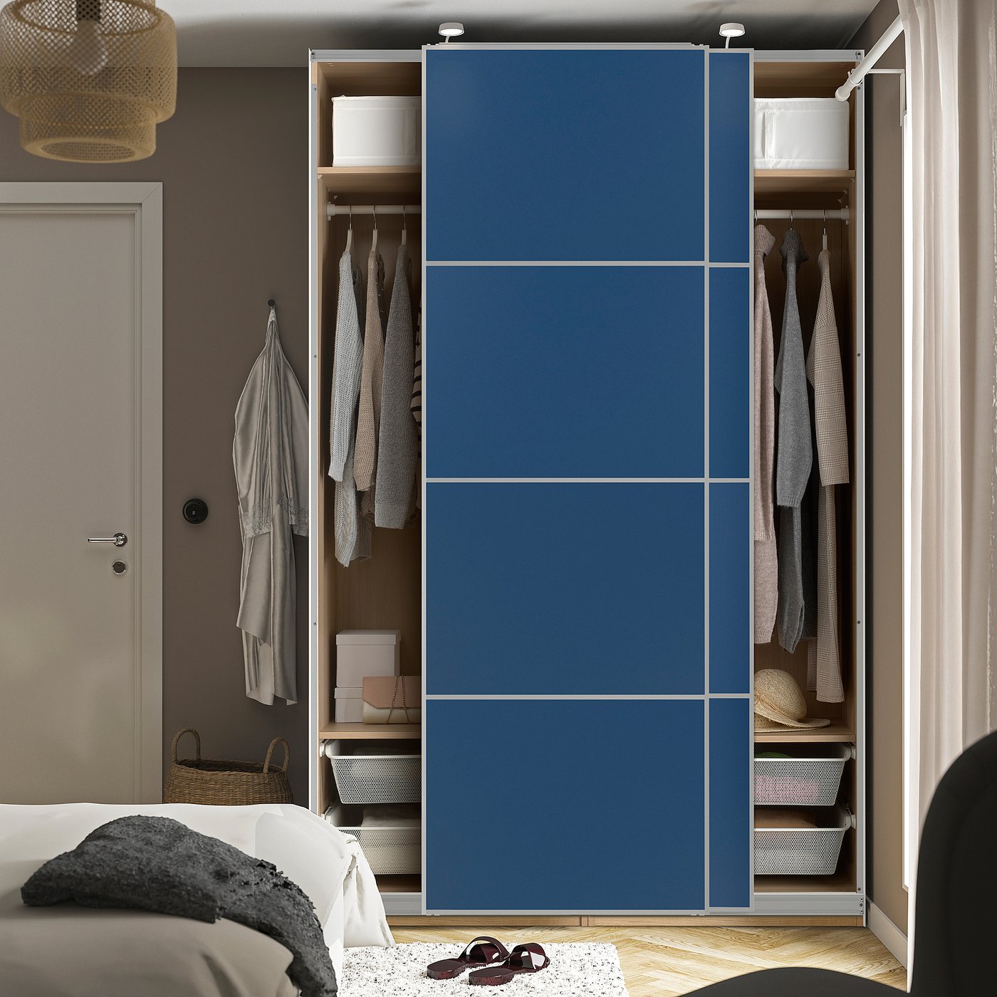 PAX / MEHAMN Garderober i klizna vrata, belo b. im. hrastovine aluminijum/im. orahovine plava, 150x66x236 cm