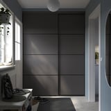 SKYTTA / BOAXEL Garderober s kliznim vratima, crna dvostrano/Mehamn tamnosiva, 177x65x240 cm