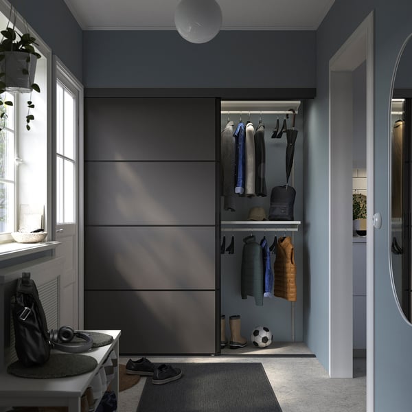 SKYTTA / BOAXEL Garderober s kliznim vratima, crna dvostrano/Mehamn tamnosiva, 177x65x205 cm