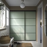 SKYTTA / BOAXEL Garderober s kliznim vratima, crna metal/Mehamn svetlozelena, 177x65x205 cm