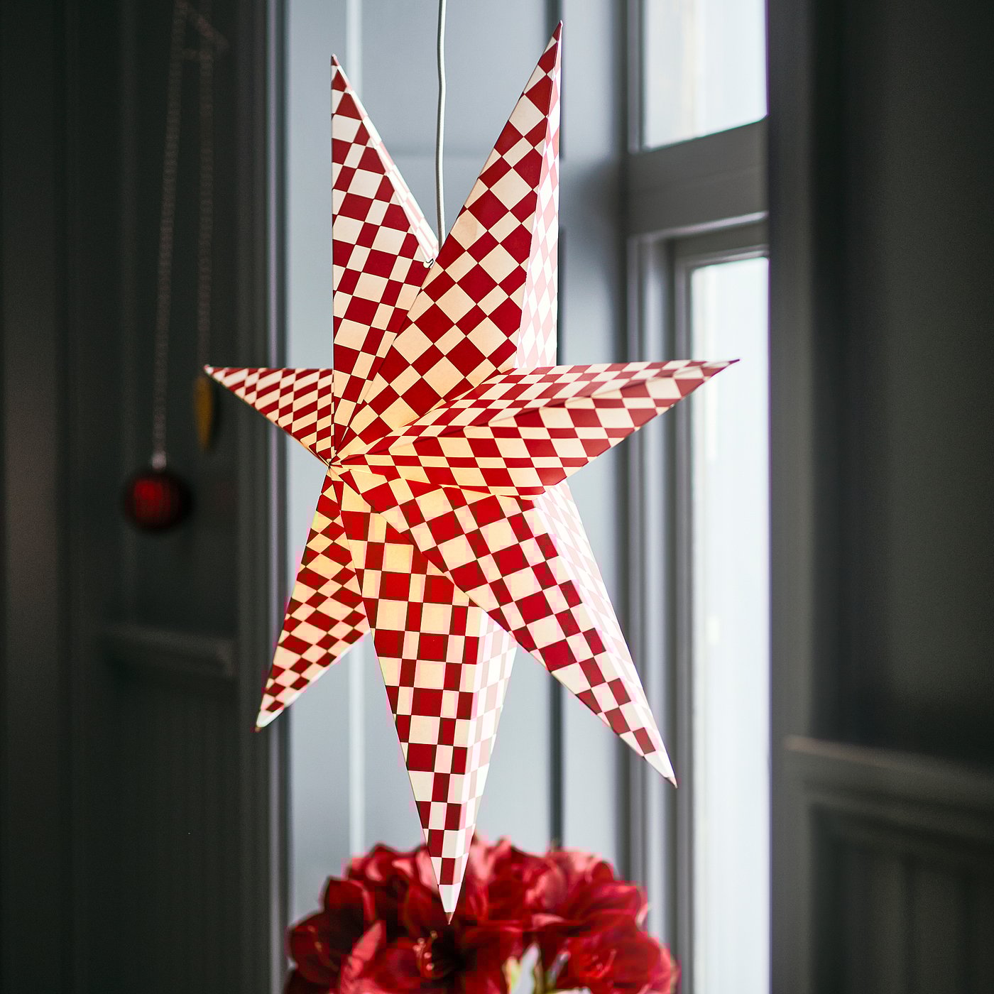 STRÅLA Abažur, crvena/bela, 70 cm