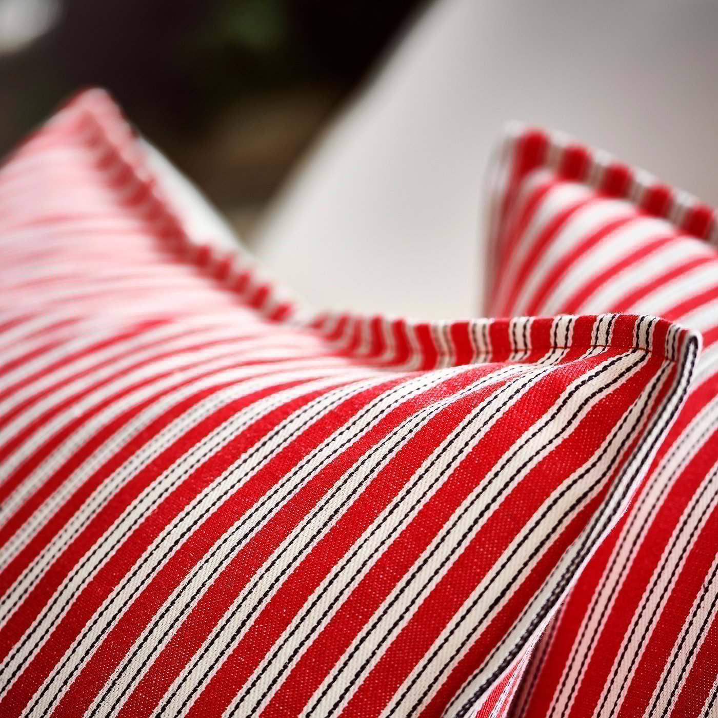 VINTERFINT Navlaka za jastučić, prugasto crvena/bela, 50x50 cm