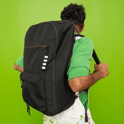 VÄRLDENS Travel back pack, black, 33x17x55 cm/36 l