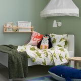 Kids bedroom with BLÅVINGAD turtle bedding, octopus pillow, penguin toy, and whale pillow.