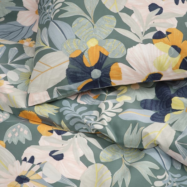 Floral duvet set, soft cotton-viscose blend. Vibrant, colorful flower design, luxurious feel.