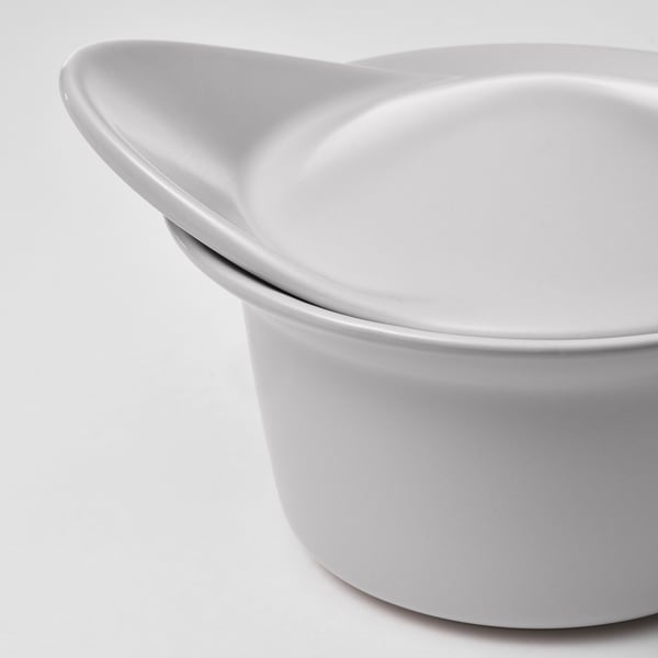 Baking dish with lid
