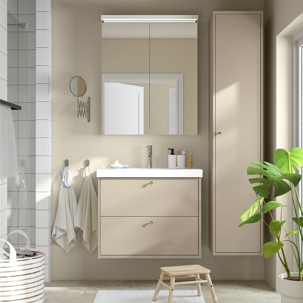 Modern beige HAVBÄCK vanity with large cabinet, mirror, towels, plant.
