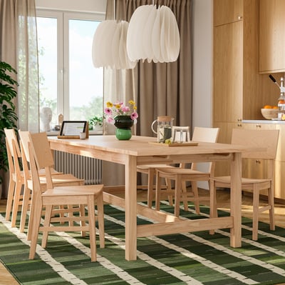 KARSKÄR dining set in bright room, seats 6-8, extendable, rug, light, window.
