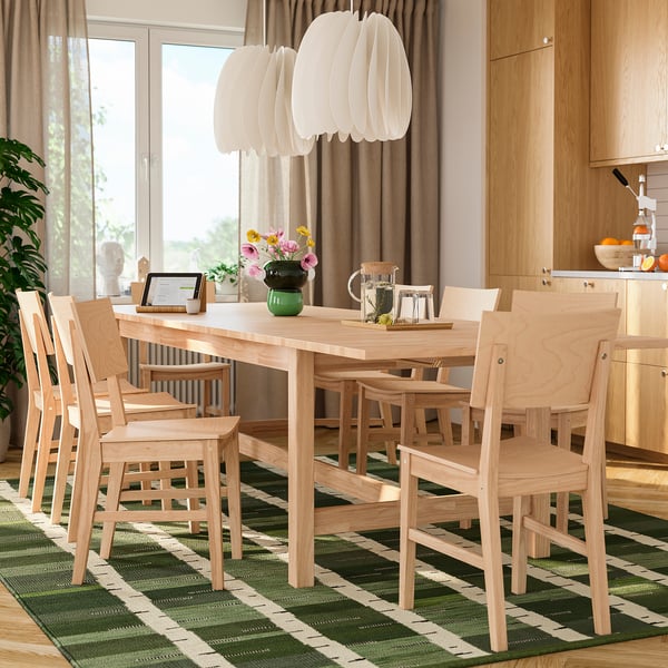 KARSKÄR dining set with table & 6 chairs, flowers, green/white rug, pendant light.