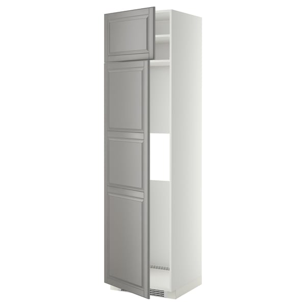 A METOD kitchen cabinet in soft grey with a traditional design. Its tall, rectangular, and bevelled edges, providing a warm, inviting feel.