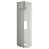 A METOD kitchen cabinet in soft grey with a traditional design. Its tall, rectangular, and bevelled edges, providing a warm, inviting feel.