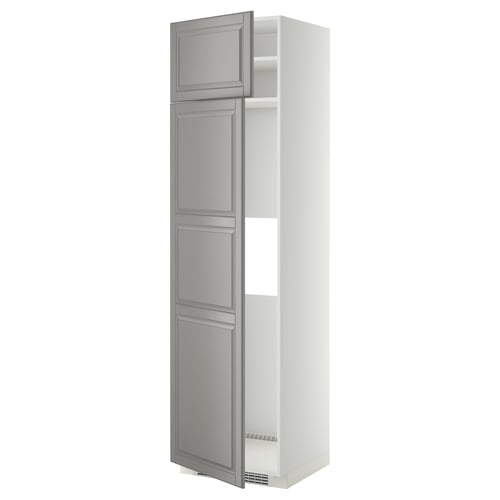 A METOD kitchen cabinet in soft grey with a traditional design. Its tall, rectangular, and bevelled edges, providing a warm, inviting feel.