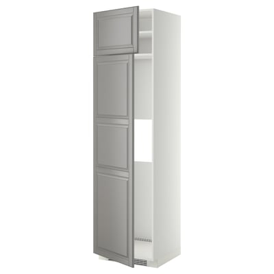 A METOD kitchen cabinet in soft grey with a traditional design. Its tall, rectangular, and bevelled edges, providing a warm, inviting feel.
