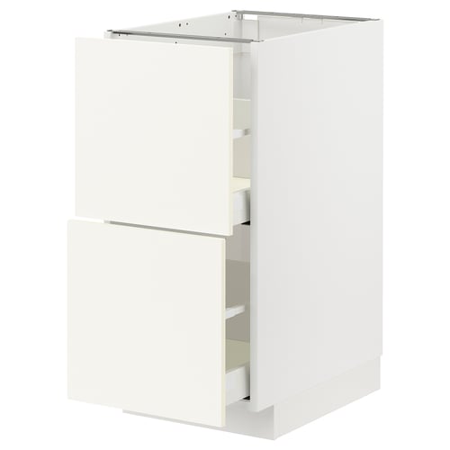 White METOD kitchen cabinet with vallstena fronts, featuring three shelves and smooth-closing drawers.