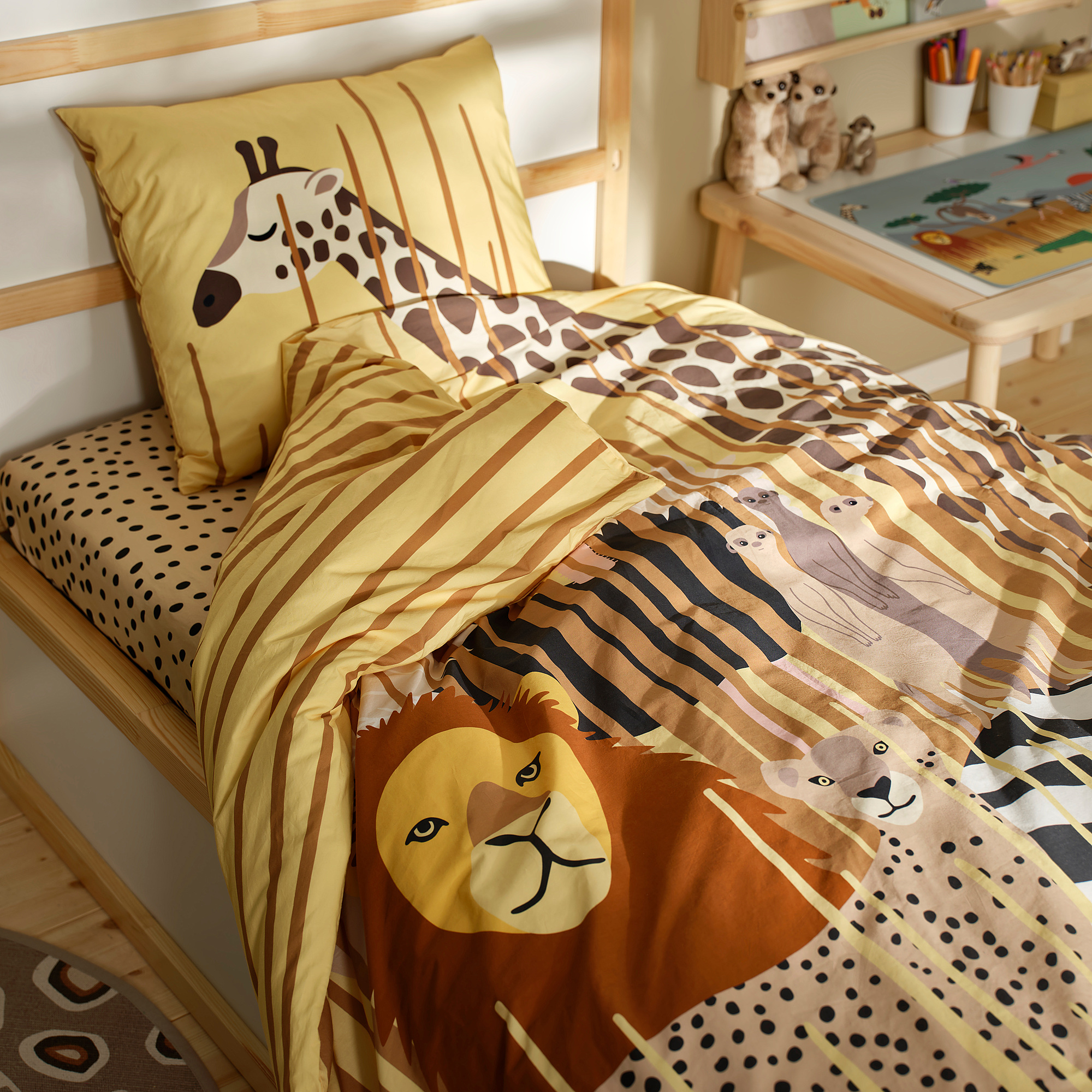 Kids SANDLÖPARE duvet, yellow, cotton blend, zebra, giraffe, lion print, large bed cover.