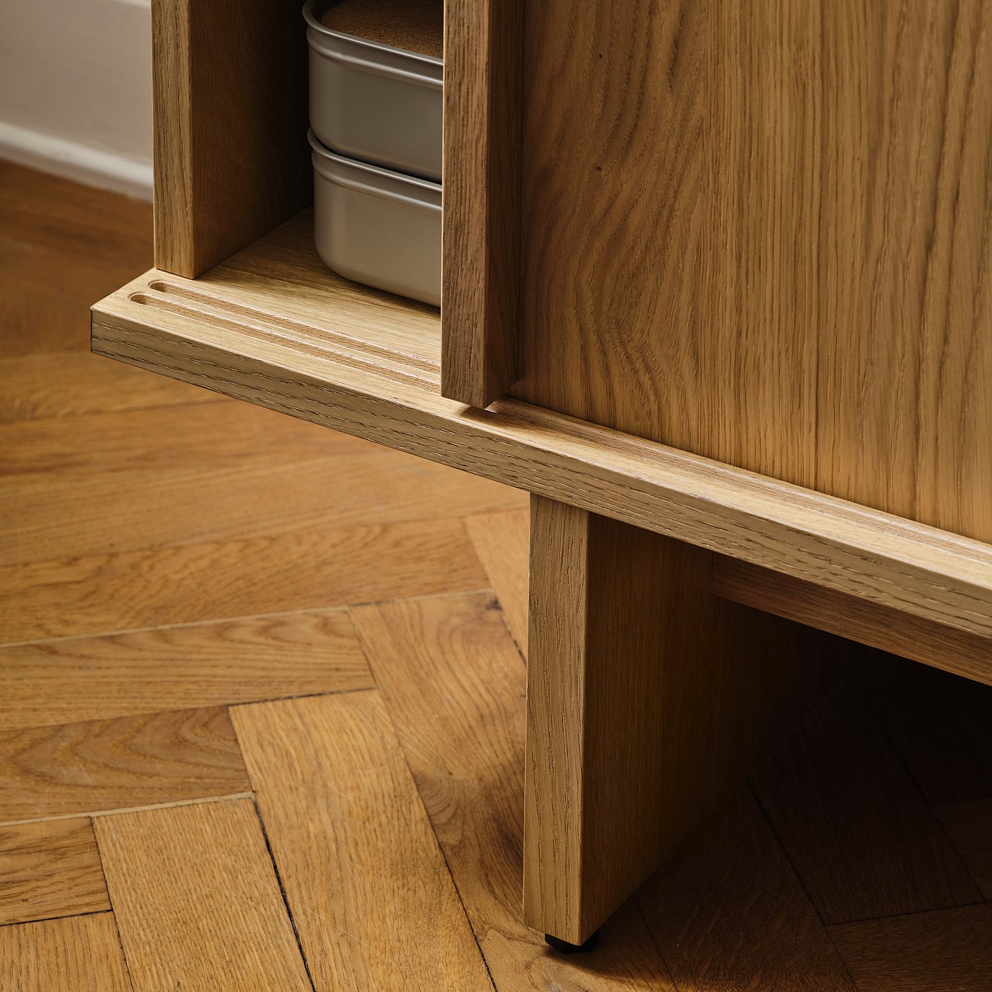 STOCKHOLM 2025 TV bench with sliding doors, oak veneer, 179x42x56