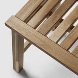 Wooden bench with slatted design, made of acacia, showcasing quality craftsmanship and natural grain patterns.