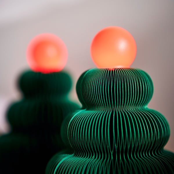 STRÅLA LED table decoration, battery-operated/tree green