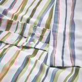Striped duvet set with press-stud closure, made from recycled polyester and viscose, shown with wrinkle-free smooth fabric.