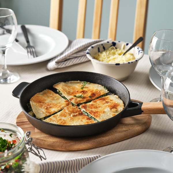 VARDAGEN Frying pan, cast iron/beech, 22 cm