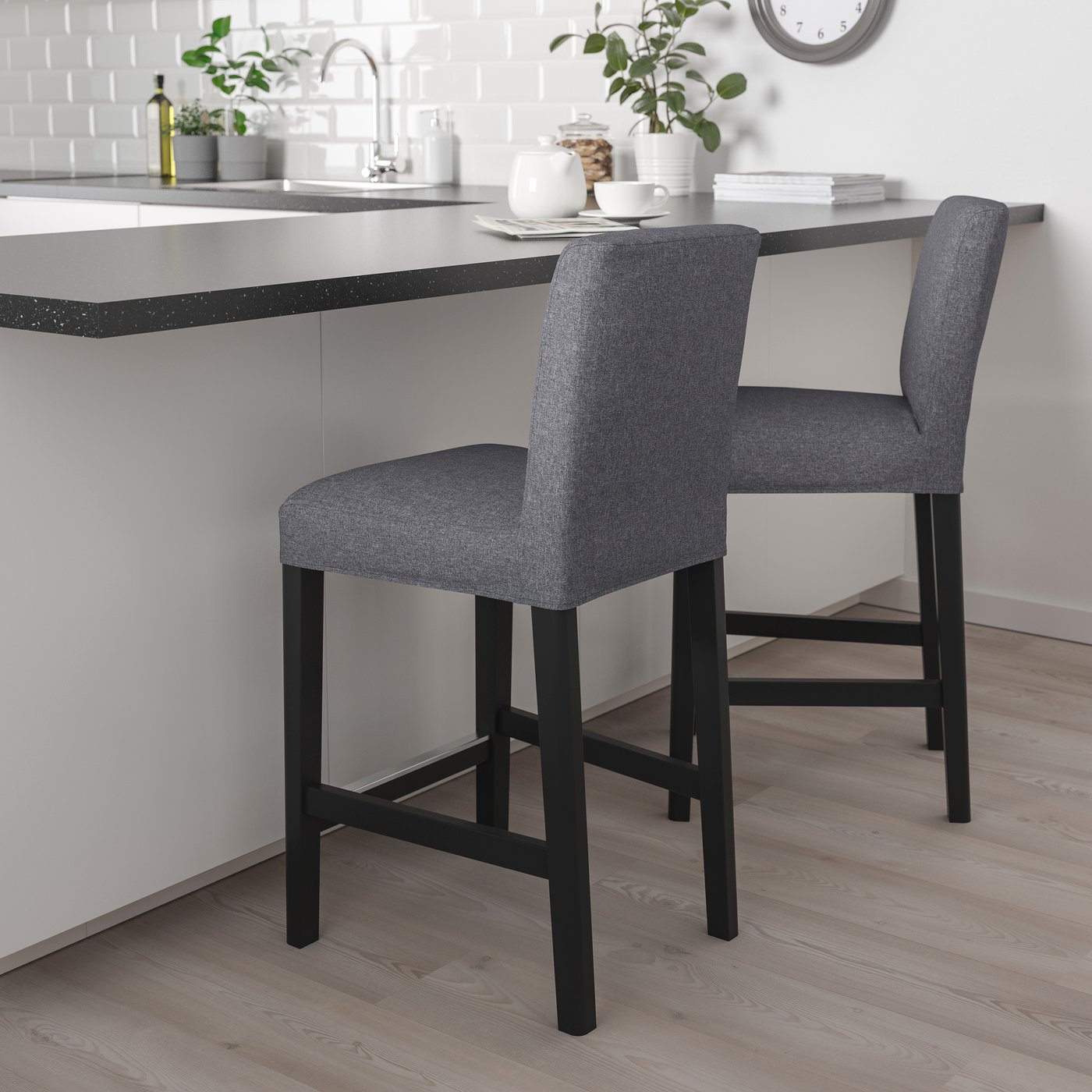 IKEA BERGMUND barstol, bänkhöjd svart/gunnared mellangrå, 62 cm