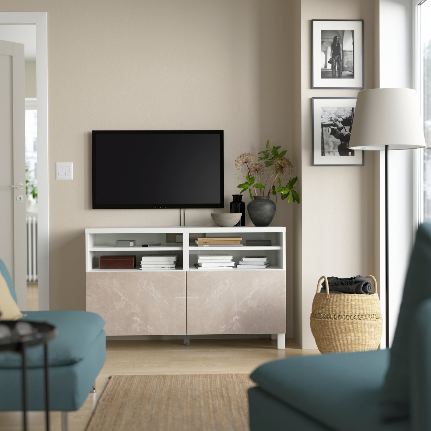 IKEA BESTÅ tv-bänk med dörrar, vit/bergsviken/stubbarp beige, 120x42x74 cm