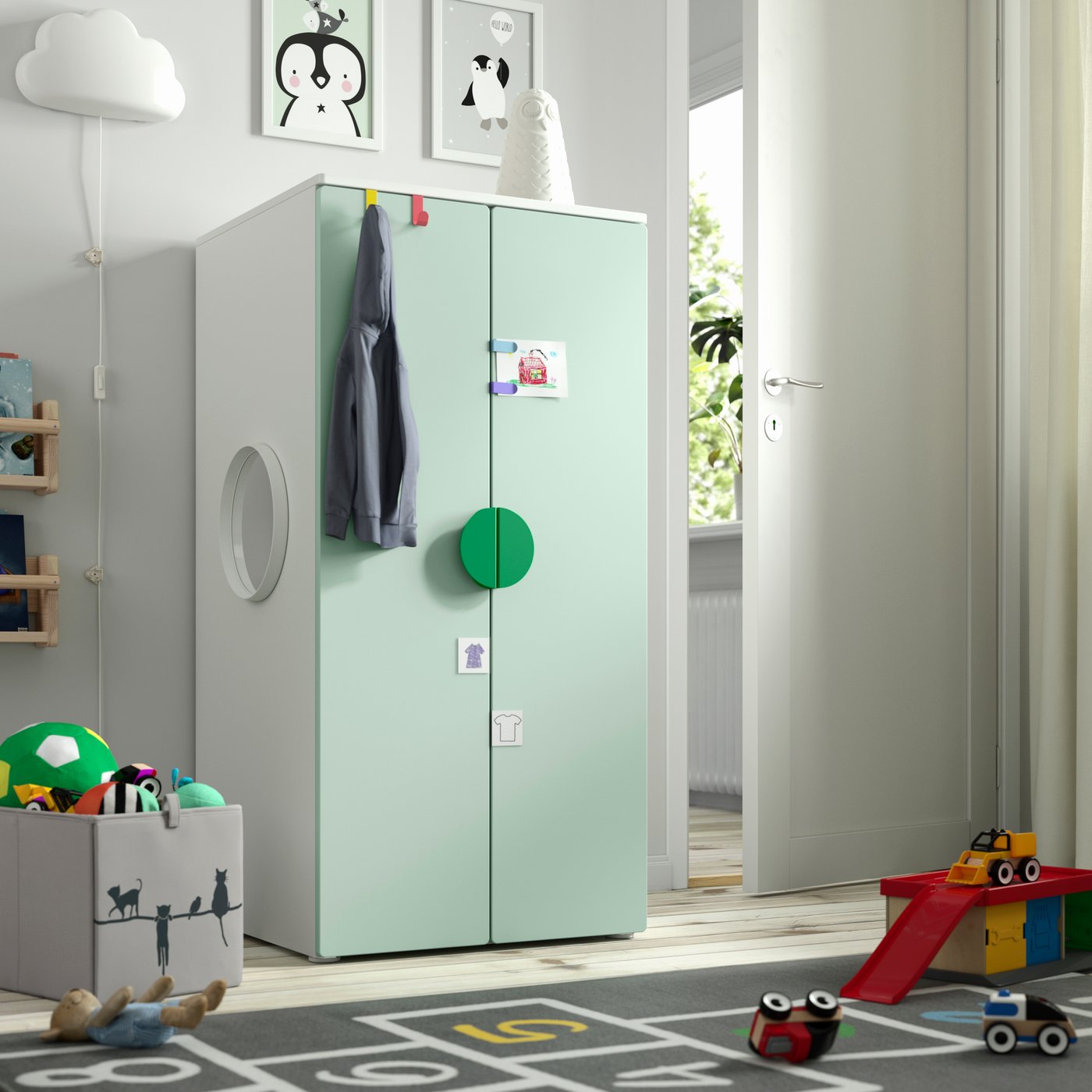 IKEA SMÅSTAD / PLATSA garderob, vit ljusgrön/med 3 hyllplan, 60x57x123 cm