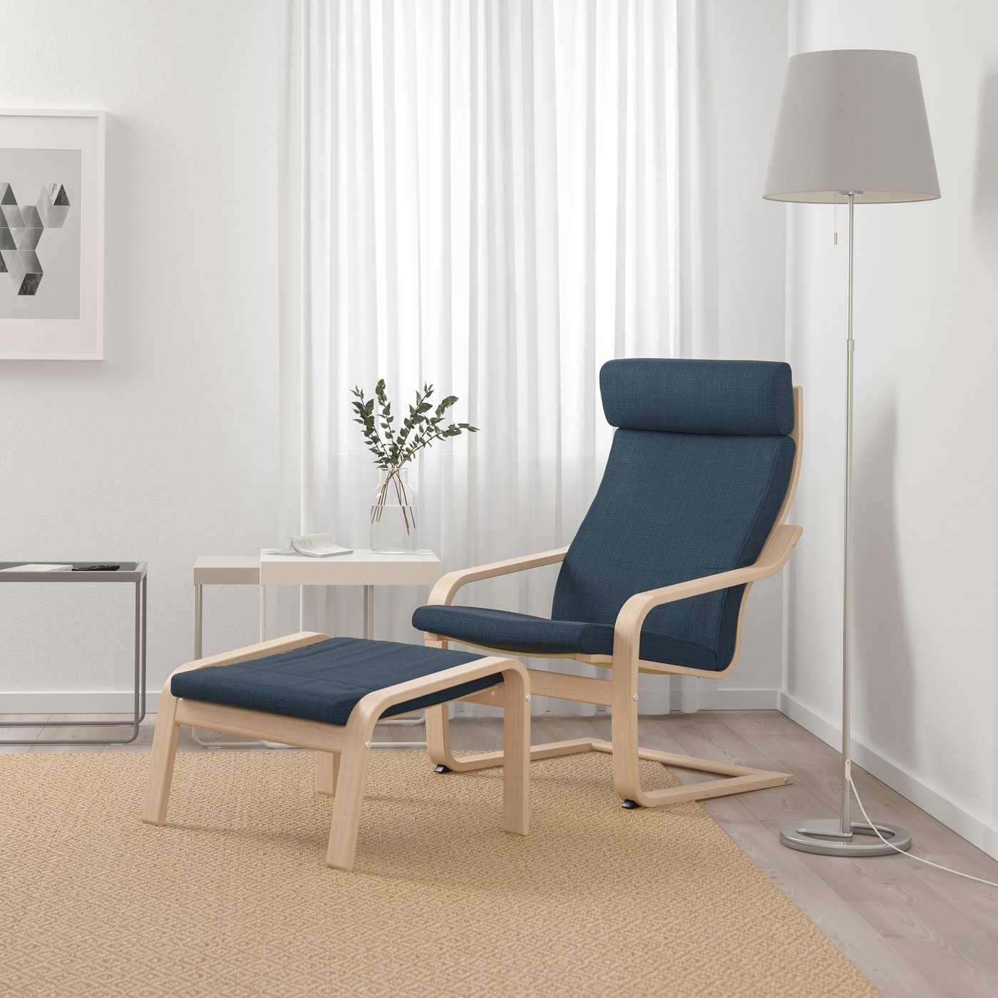 IKEA POÄNG fåtölj och fotpall, vitlaserad ekfaner/hillared mörkblå