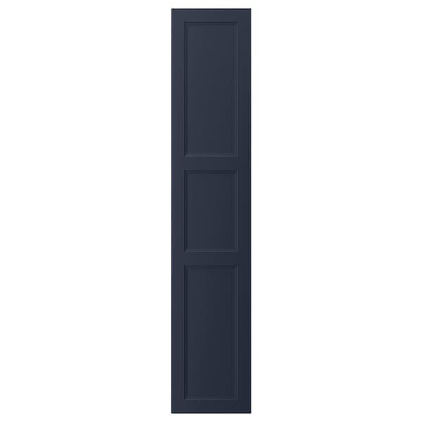 En blå AXSTAD köksskåpslucka med en slät, rektangulär design och infälld panel.