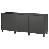 Sideboard från BESTÅ i svart med tre dörrar och avsmalnande ben.