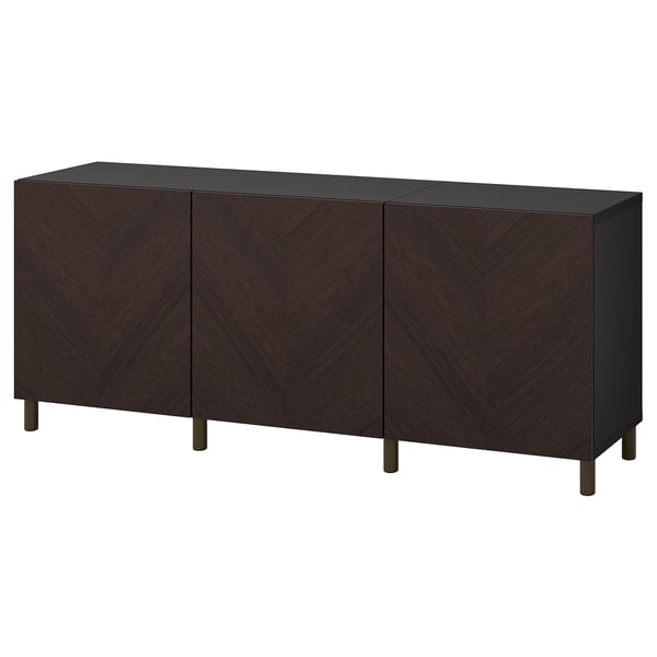 Skänken BESTÅ, mörkbrun, chevronmönstrad, tre dörrar, rejäla ben, modern design.
