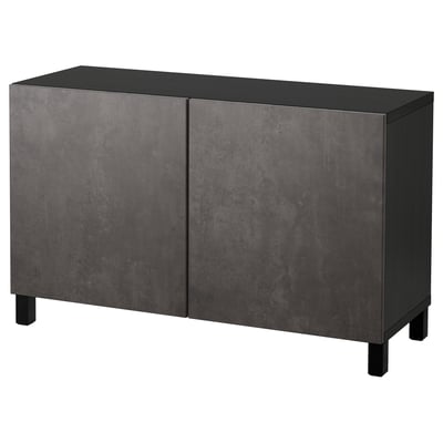 Svart & grå BESTÅ sideboard med 2 dörrar, justerbara hyllor, betongliknande finish, minimalistisk design. 94 tecken