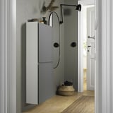 Modern entré med BESTÅ-skåp, lampa.