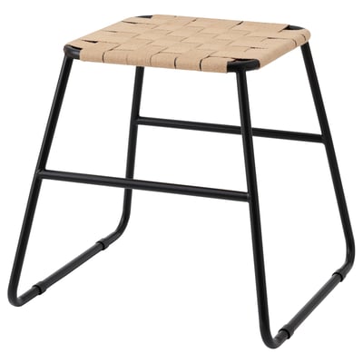 Pallen BOESKIL är en sits i vävd jute på en svart metallram som ger en rustik men ändå modern estetik.
