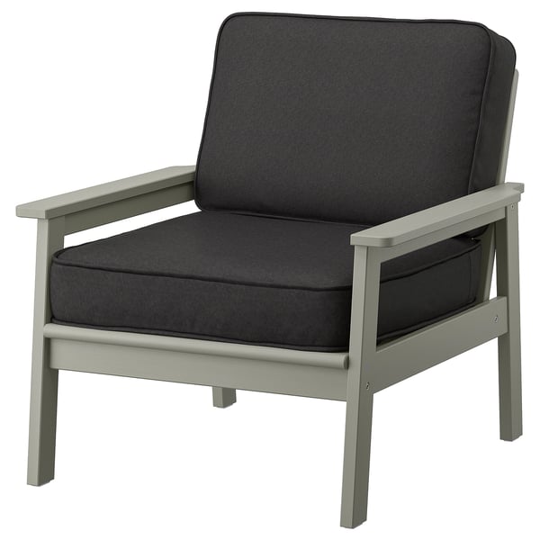 Modern utomhusstol, bondholm, grå med svarta kuddar, metallram, rektangulär form, bekväm design.
