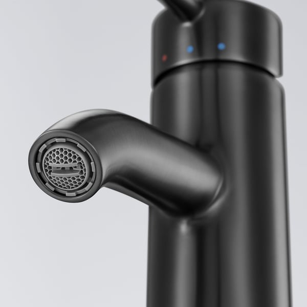 Modern svart kran med elegant design, med en böjd pip och metallisk finish, vilket indikerar hög kvalitet och hållbarhet.