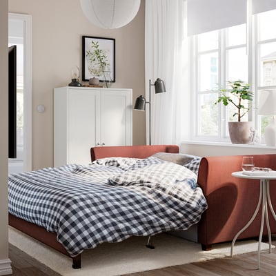 EKHOLMA bäddsoffa i grå/vit rutu, passar små rum, 160 cm sängbredd.