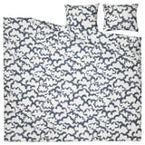 Bäddsetet EKPURPURMAL, vitgrått, molntryck, återvunnen bomull-polyester.
