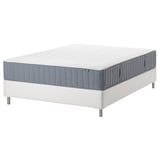 IKEA madrass: vit och grå, fyrkantig, quiltad topp, stödda fjädrar, förhöjd bas, metallben.