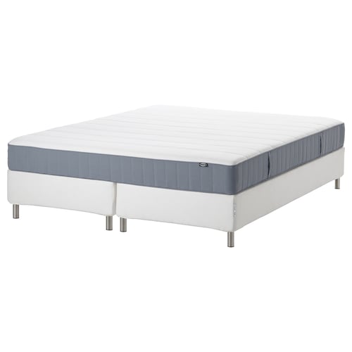 IKEA madrasset, vitt och blått, rektangulärt, stoppat med bomull och polyester, uppburet av metallben.