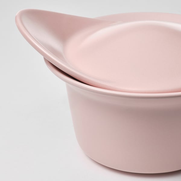 Närbild av en högkvalitativ rosa pajform, slät yta och blank yta.