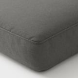 Mörkgrått kuddfodral för utomhusbruk, dragkedja, tätt vävd struktur, återvunnen polyester, slitstarkt och blekningsbeständigt.