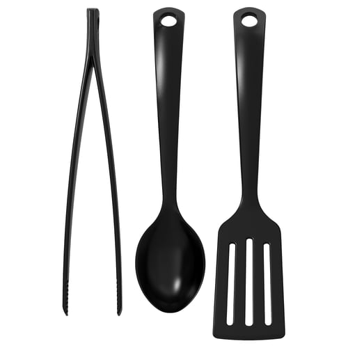 Set med tre svarta köksredskap: tång, sked och spatel, tillverkade av armerad polyamidplast. Perfekt för kokkärl med non-stick.